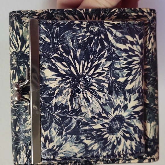 Patricia Nash Reiti Wallet Black & White Sunflower Print - Picture 12 of 15